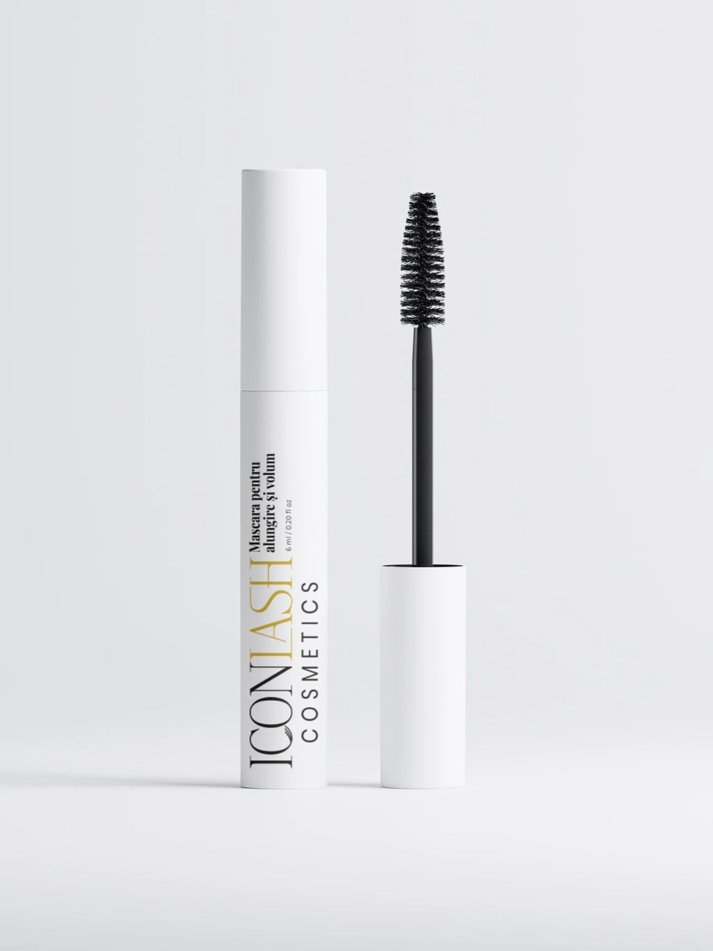 Mascara IconLash din setul Ritualul Privirii, tubul alb și peria neagră