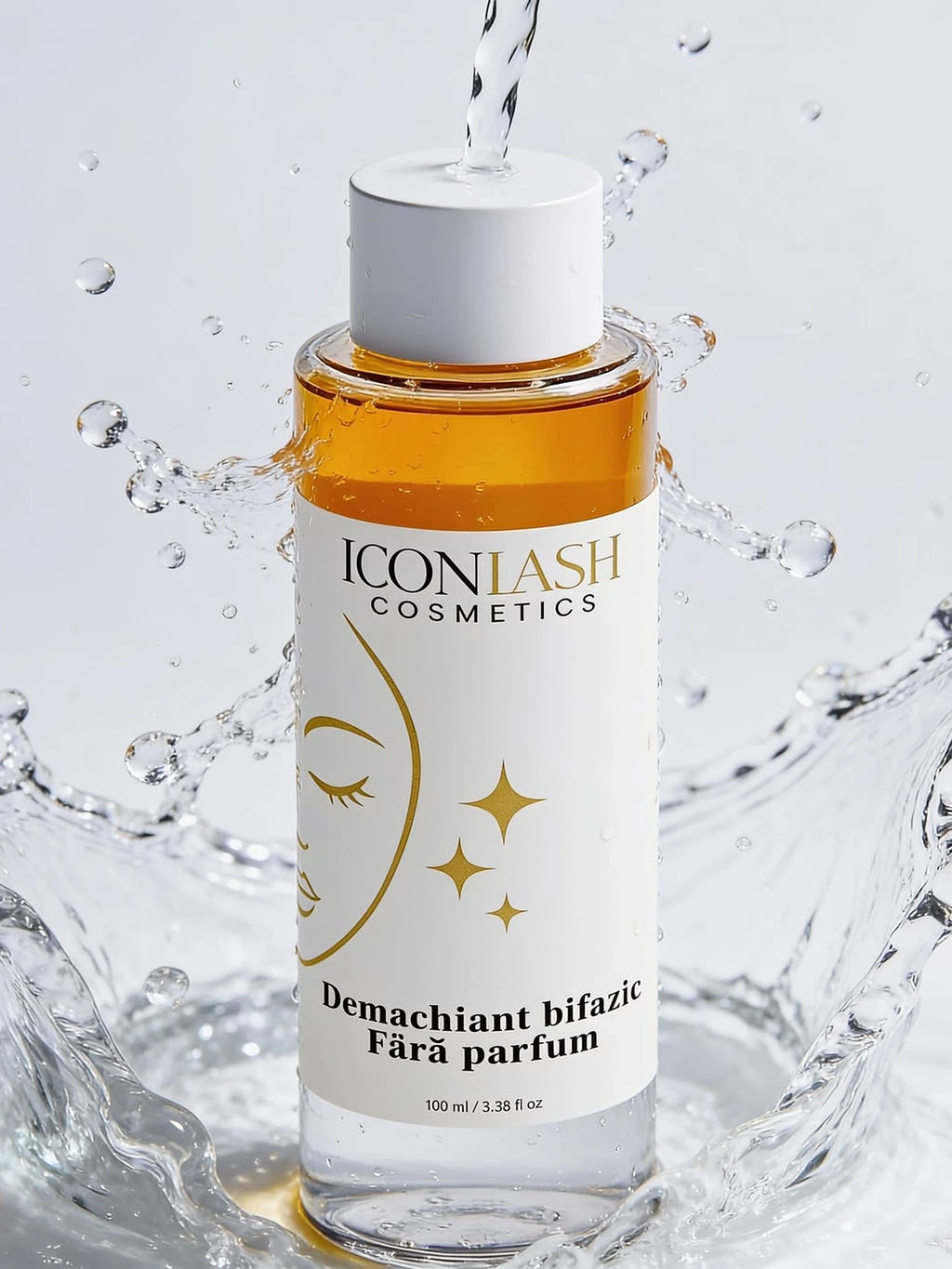 Demachiantul bifazic IconLash din setul Ritualul Privirii, flacon de 100 ml în stropi de apă