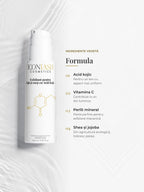 Ingrediente-cheie ale exfoliantului IconLash: acid kojic, vitamina C, perlit mineral, unt de shea și ulei de jojoba